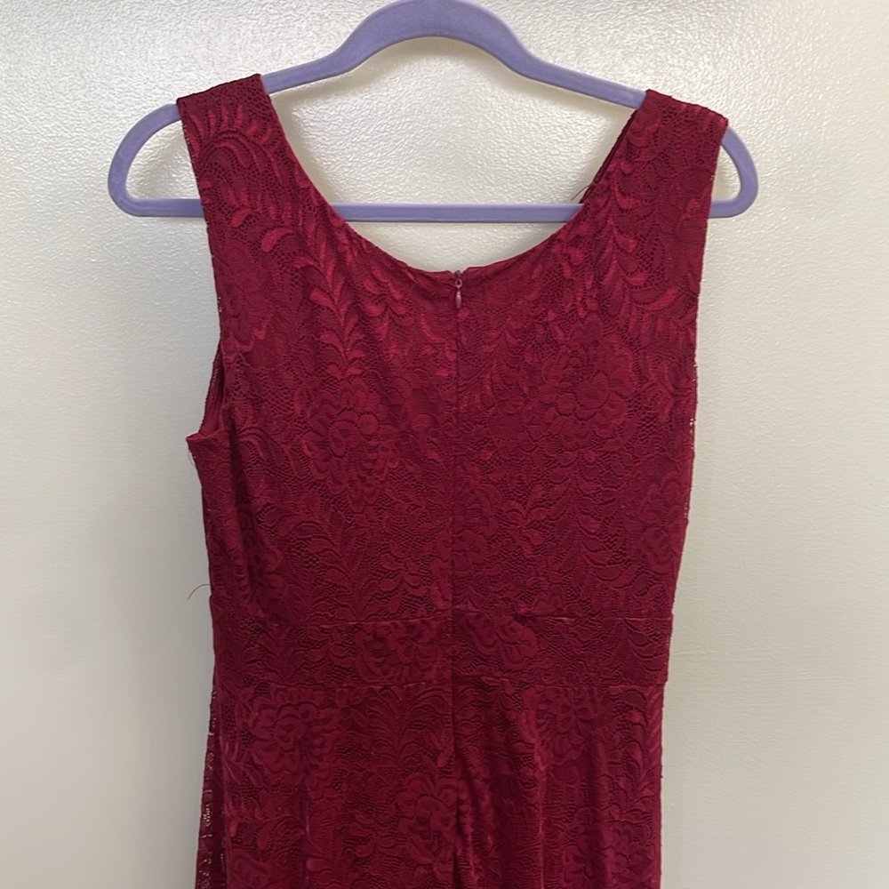 Dark red sleeveless lace dress. - Picture 5 of 6